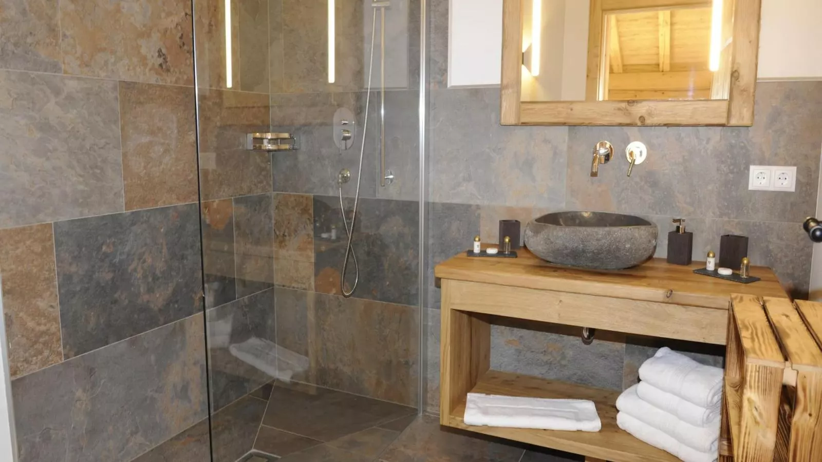 Wildrose-Bathroom