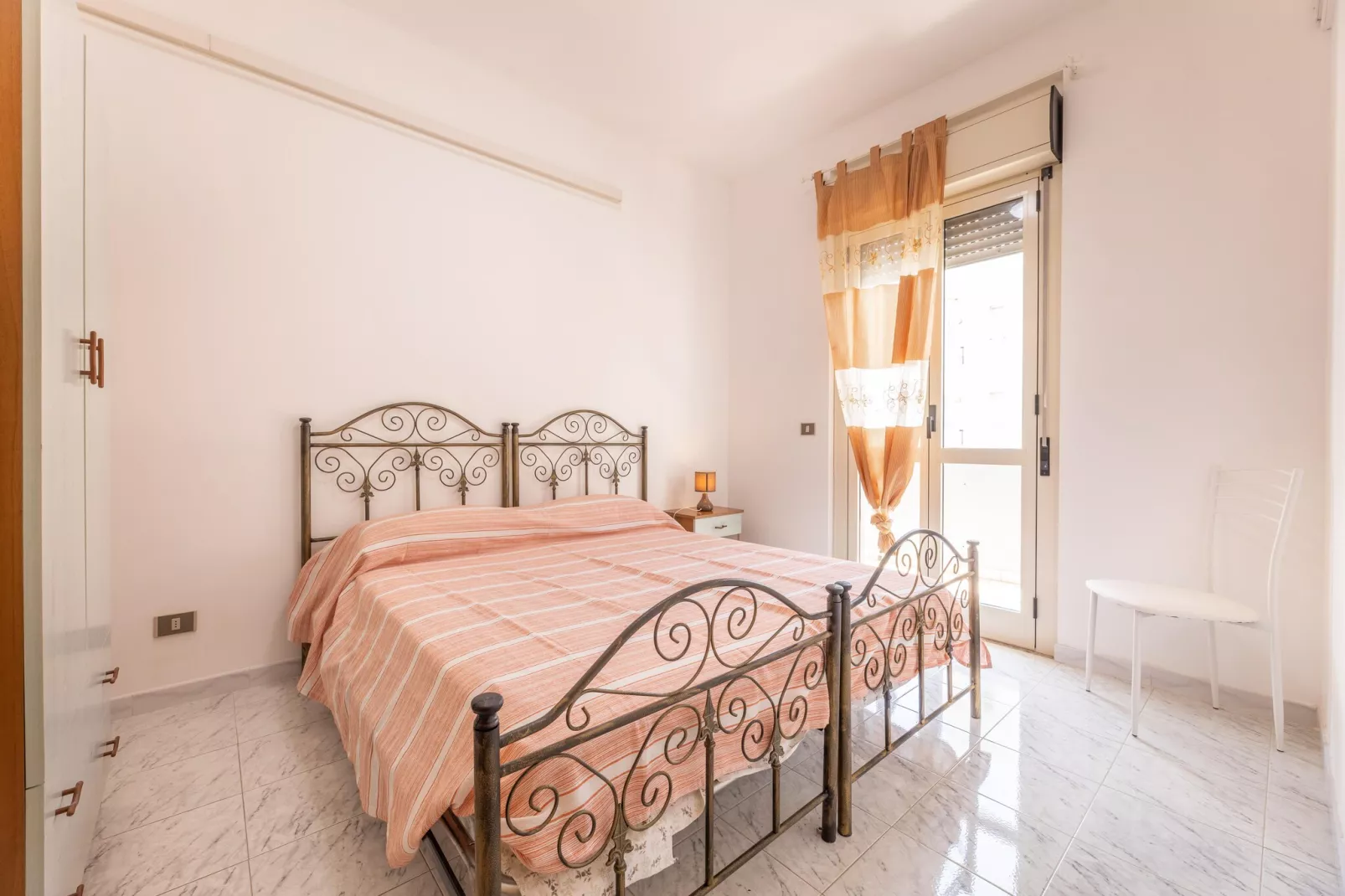 RB31-Bedroom