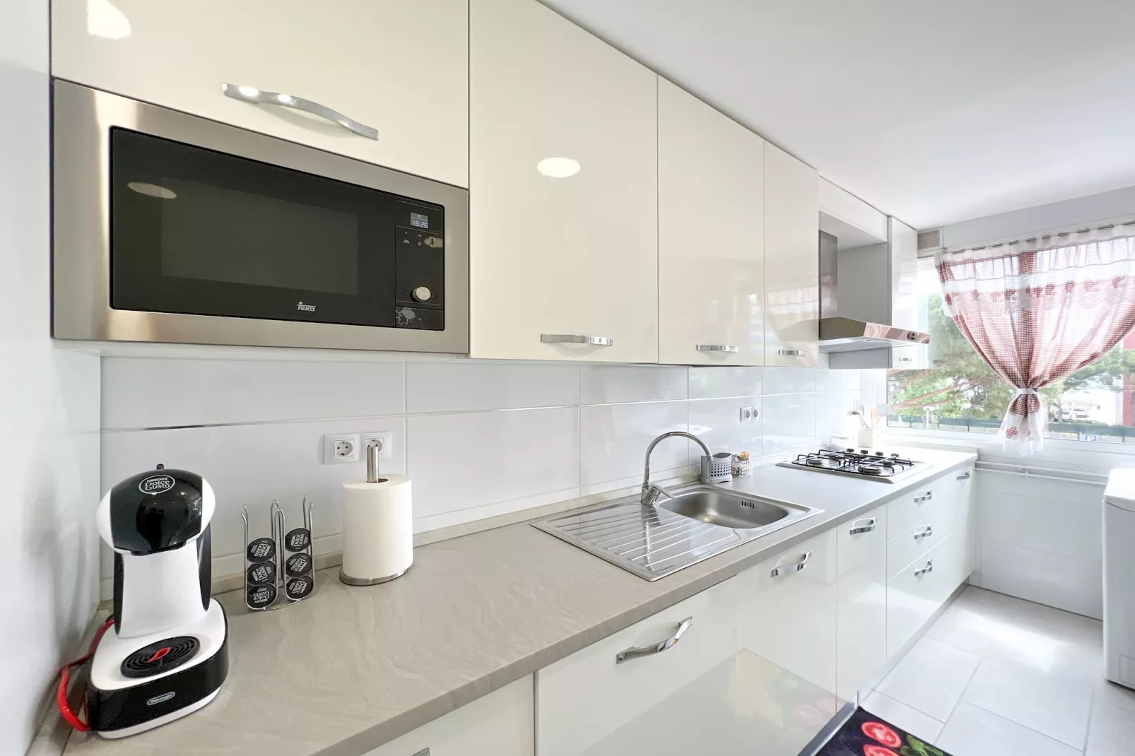 Vivalidays Lora - Santa Susanna-Kitchen