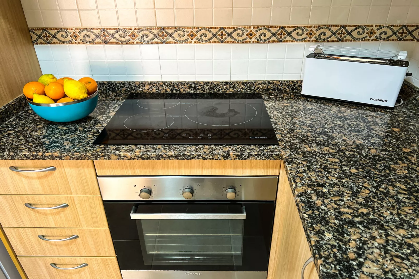 Vivalidays Montserrat - Blanes-Kitchen