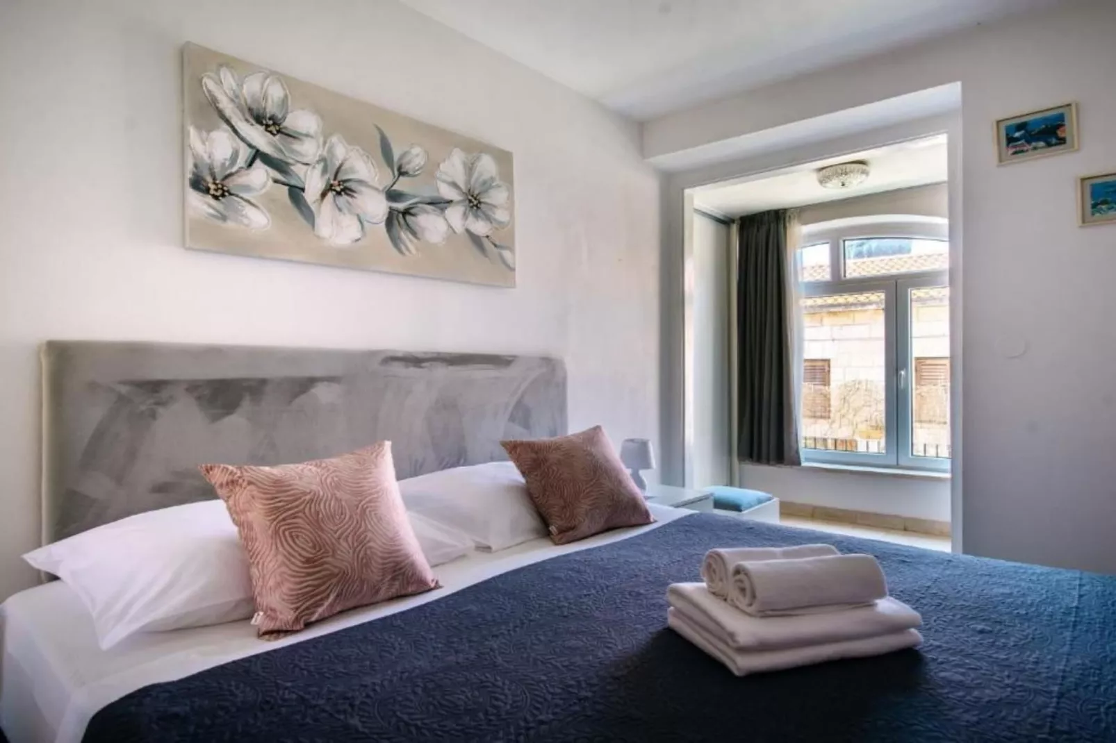 Apartments Luce & Toma - One Bedroom Apartment with Terrace (Toma)-Bedroom