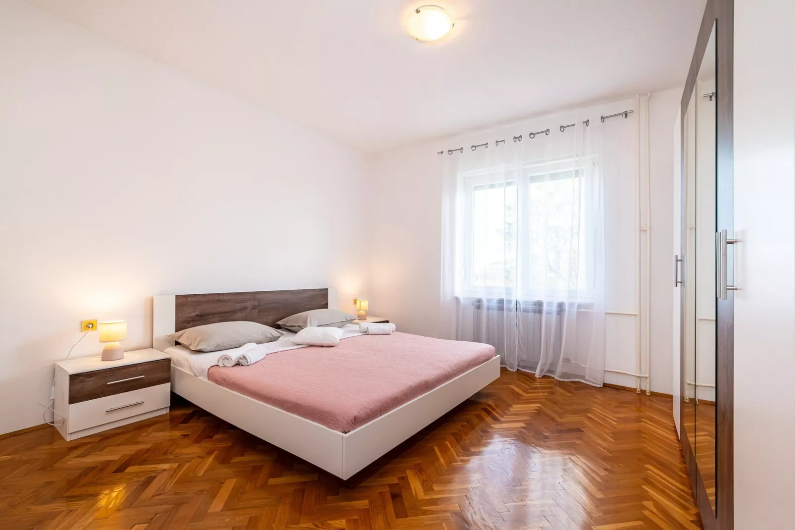 Holiday Home Villa Vesna Lux - Five Bedroom Villa with Swimming Pool-Schlafzimmer