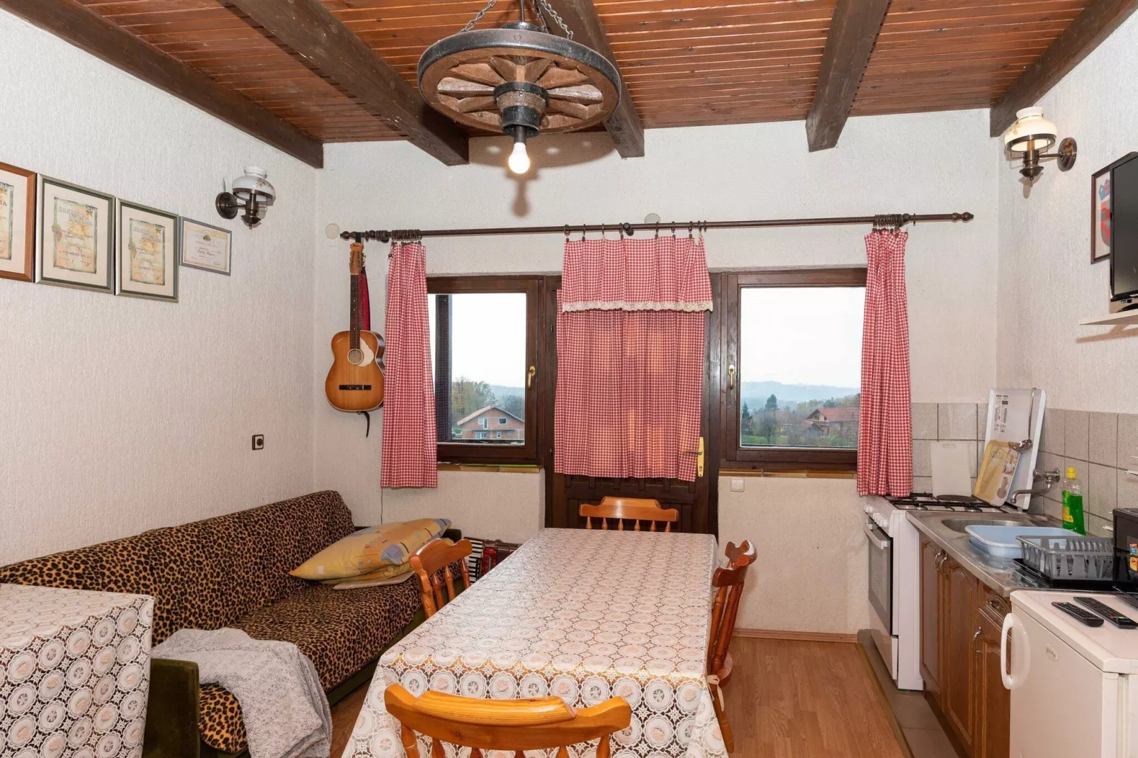 San Vinogradara - One Bedroom Holiday Home with Hot Tube-Salle à manger