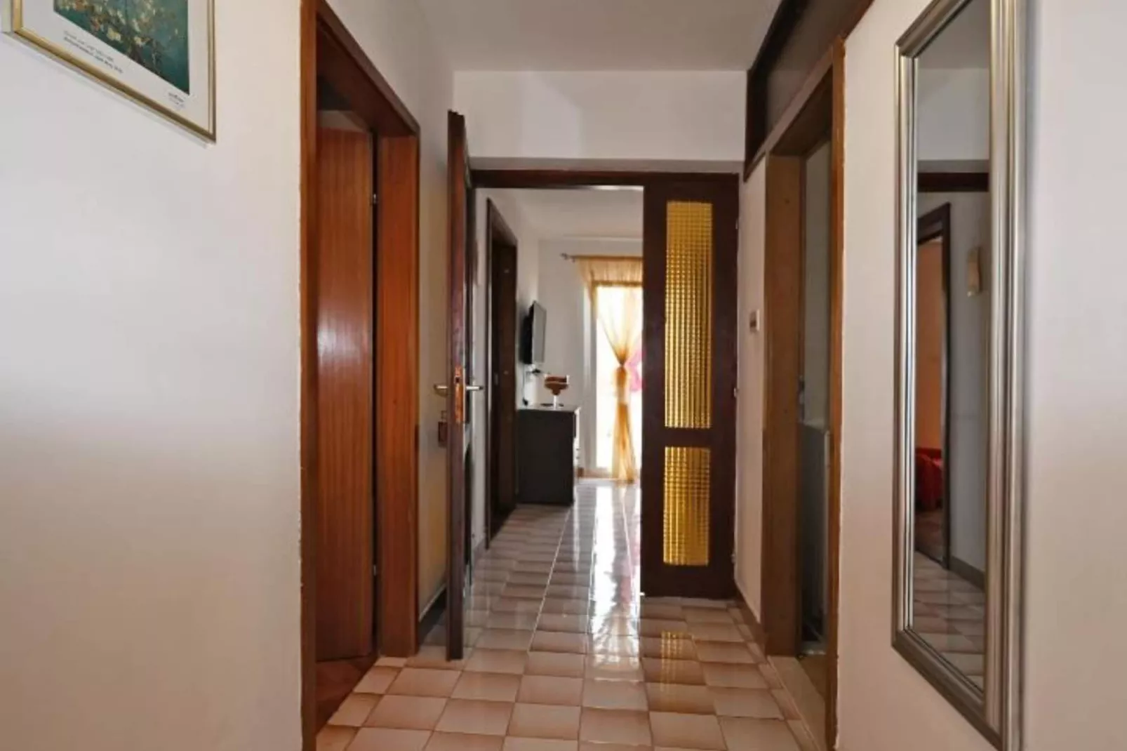 Apartments Mihovilović - 50 m from beach - Two Bedroom Apartment with Balcony and Sea View (A2)-Intérieur