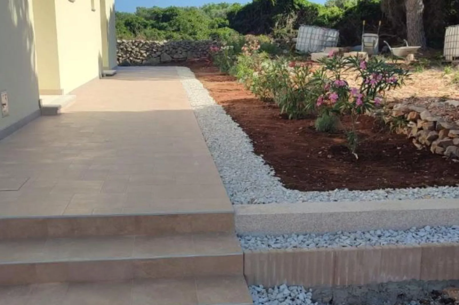 Villa Tamaris - Two Bedroom Holiday Home with Terrace and Swimming pool