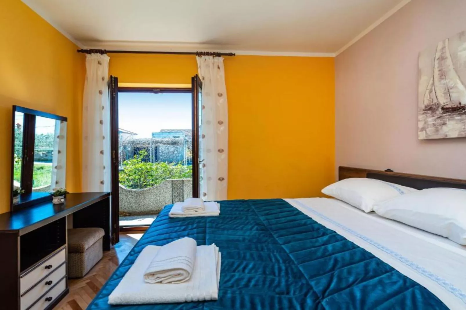 Apartment Serđa - Two Bedroom Apartment with Terrace-Schlafzimmer