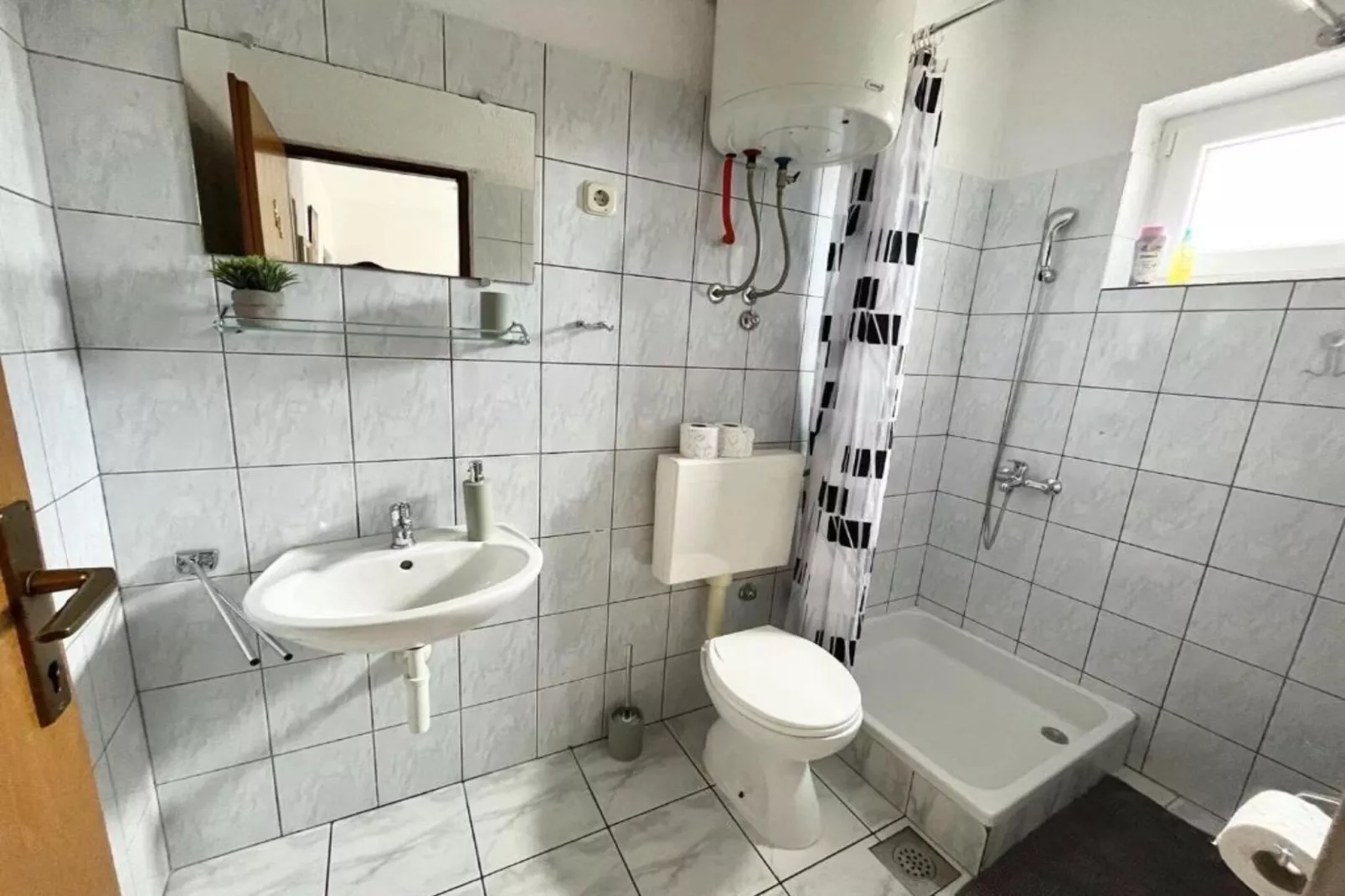 Apartments Fortuna - One Bedroom Apartment with Balcony (3)-Bathroom