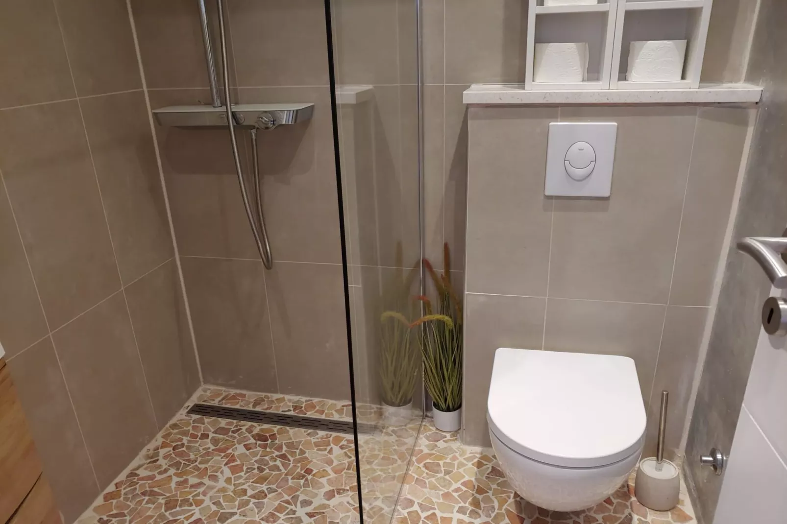 Three Bedroom Apartment with Terrace-Bathroom