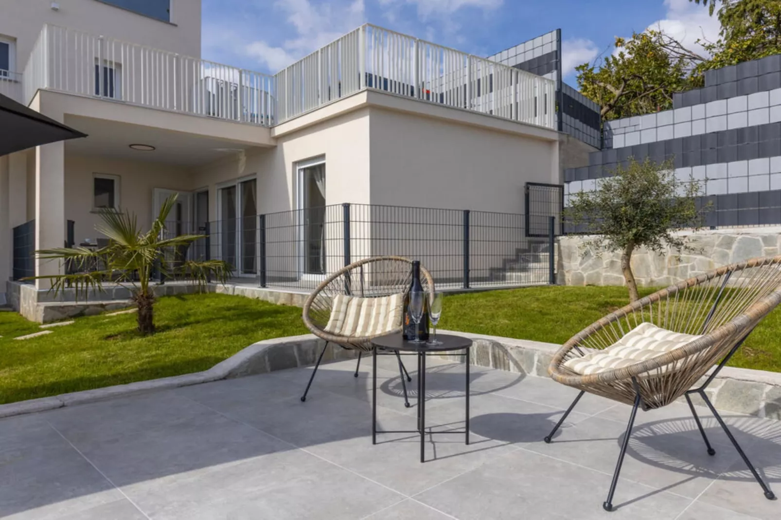 Apartments Bregha - Three Bedroom Apartment with Sea View-Im Freien