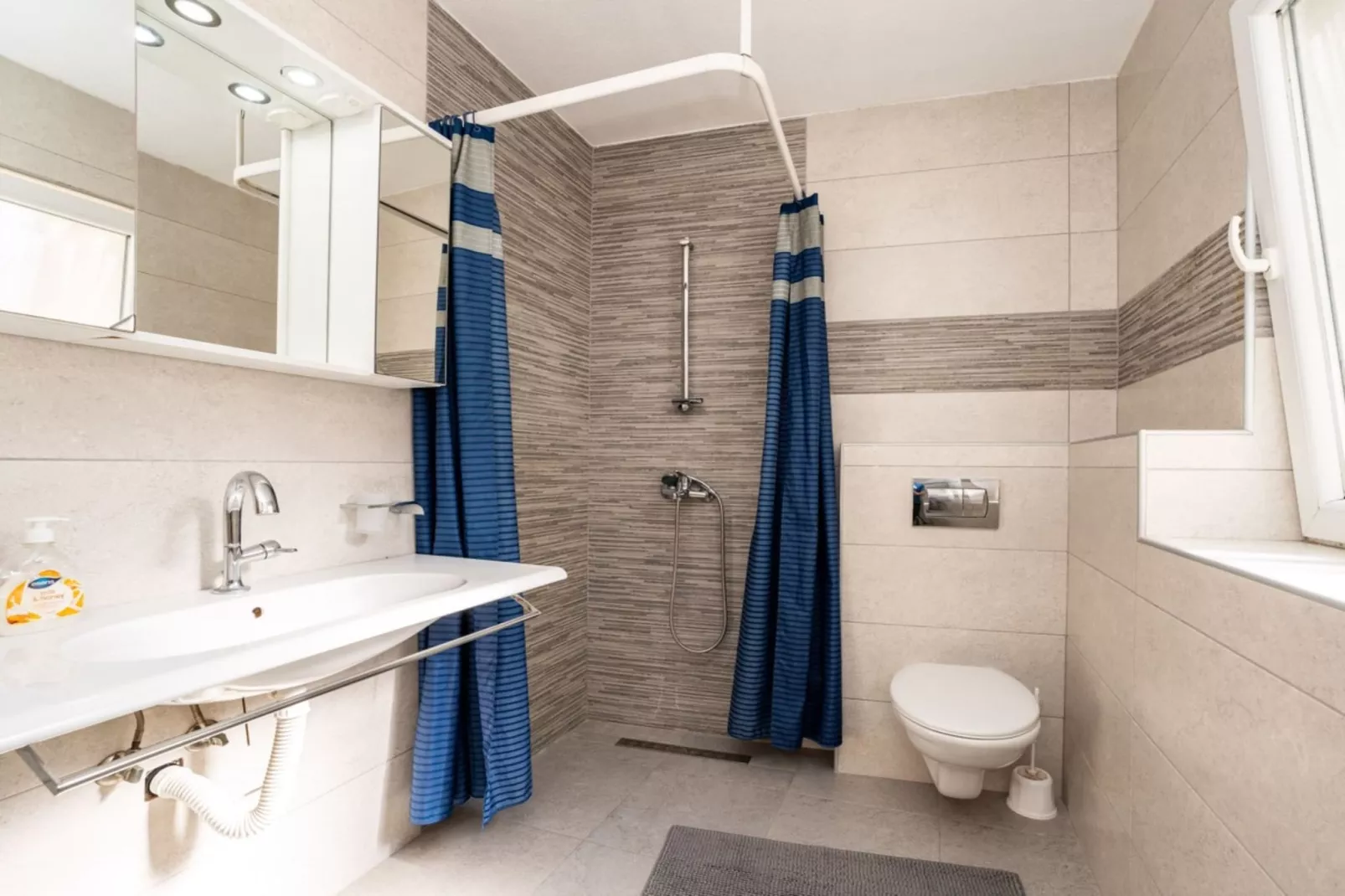 Apartments Robi & Kristina - Two Bedroom Apartment with Sea View A5-Bathroom