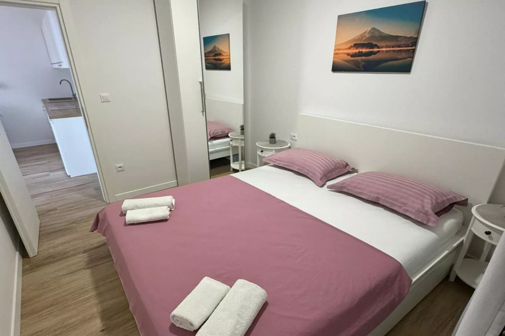 Apartment & Rooms Papa - Two Bedroom Apartment with Balcony and Partial Sea View-Bedroom