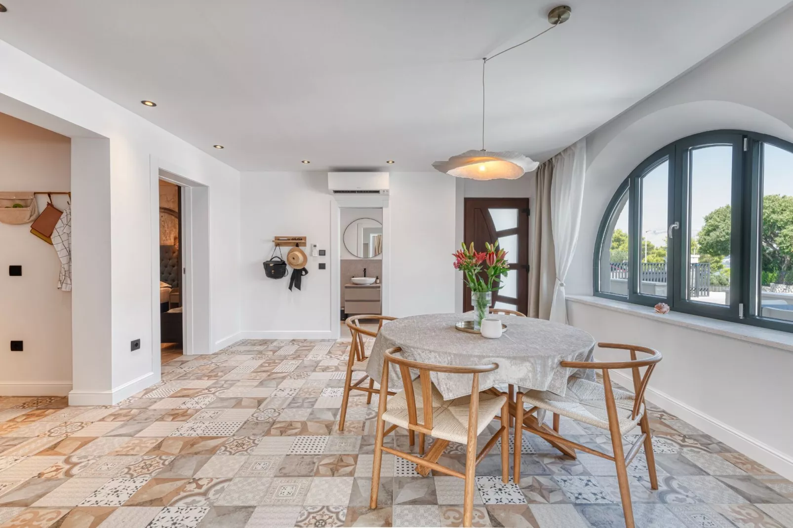 Luxury SPA B.one Apartment - Two Bedroom Apartment with Private Pool and Hot Tub-Salle à manger