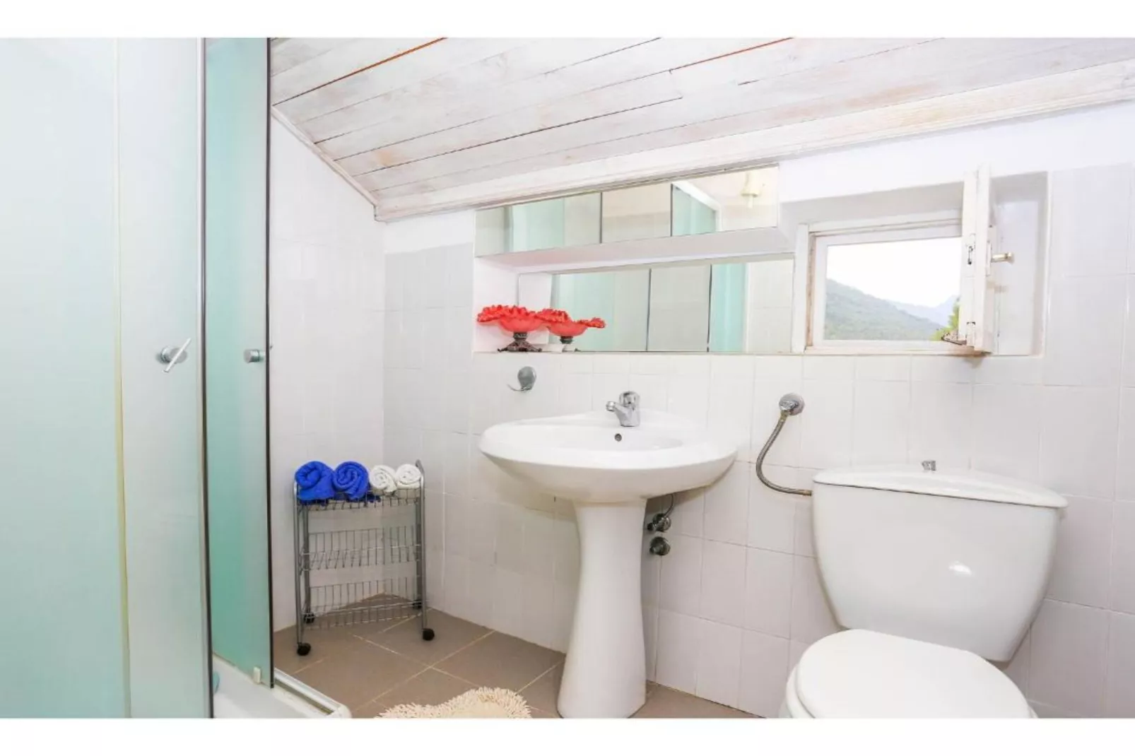 Seaside Holiday Home Andrija - Two Bedroom Holiday Home with Sea View-Badezimmer
