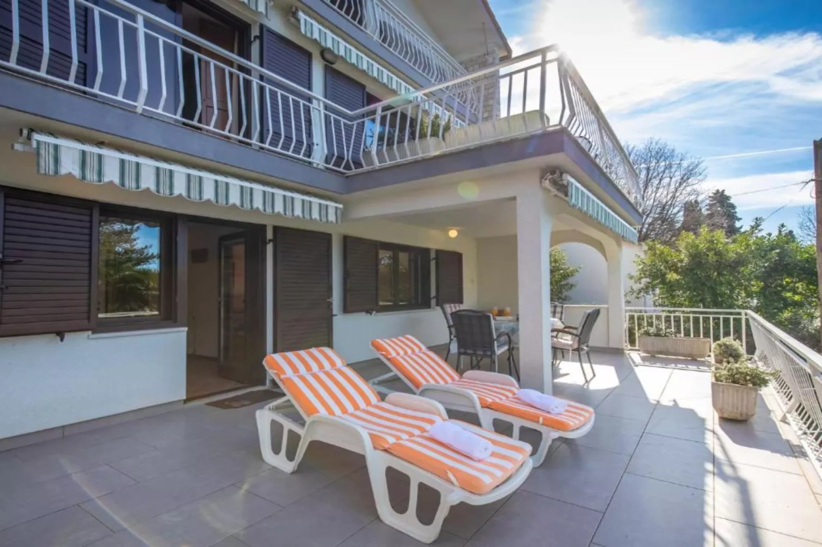 Apartment Villa Mirna - One Bedroom Apartment with Balcony and Garden View-Terrace balcony