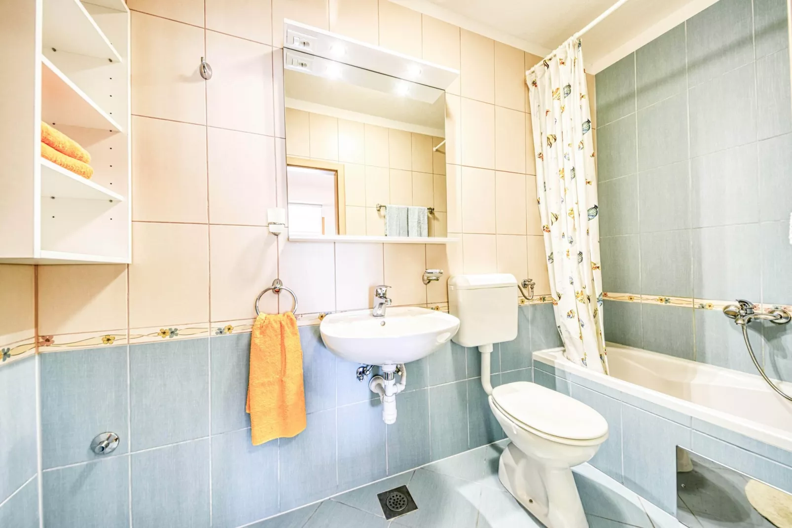 Apartments Gracin - One Bedroom Apartment with Terrace (A1)-Bathroom
