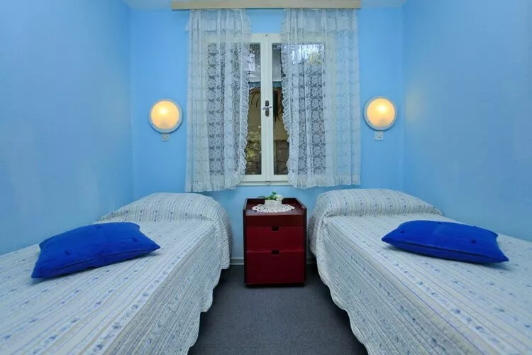 Apartments Villa Cebalo Korčula - Standard One Bedroom Apartment with Terrace and Sea View   EMA-Bedroom