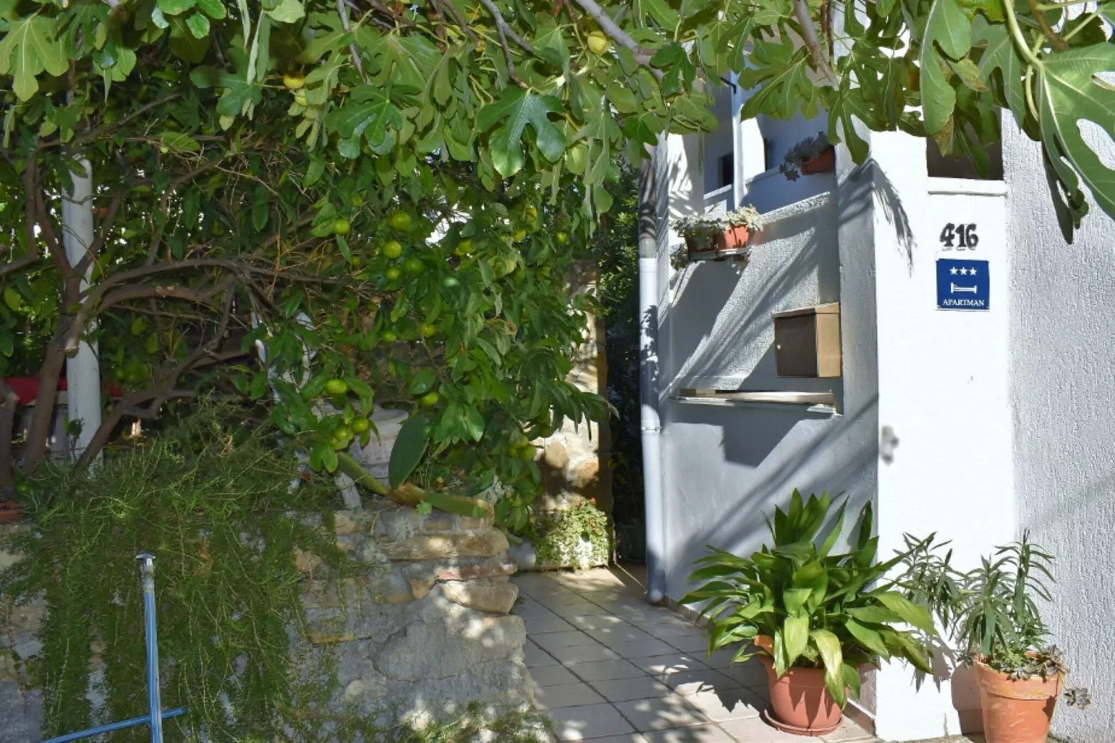 Apartments Jug - Studio Apartment with Private Garden-Im Freien