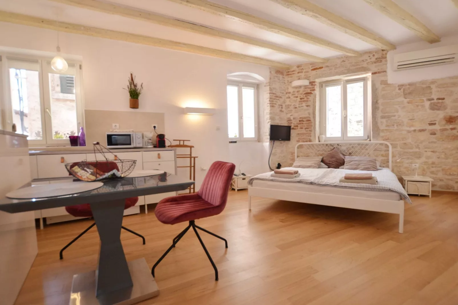 Modern and Cozy Rovinj Old Town Apartments - Classic Studio Apartment (owner Lavanda)-Bedroom