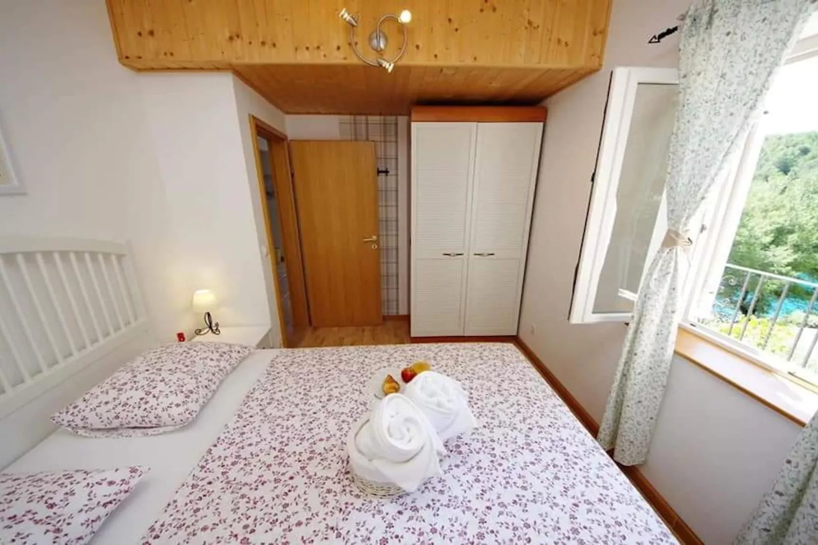 Blissful Bay Apartments Vrboska - Classic Two Bedroom Apartment with Terrace (owner Lavanda)-Bedroom