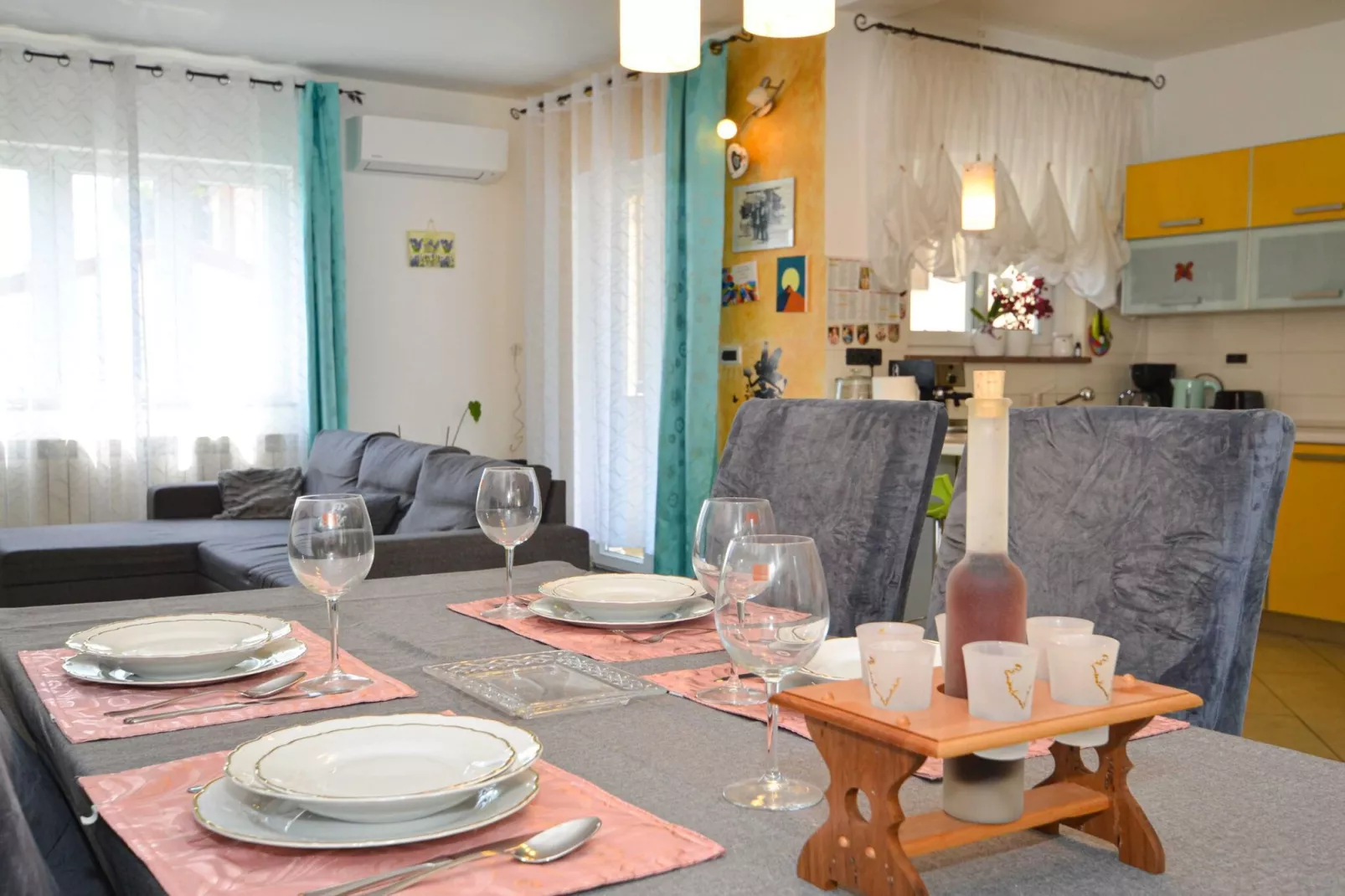 Radovani Peaceful and Serene Apartment with Terrace - Two Bedroom Apartment with Terrace-Dining room