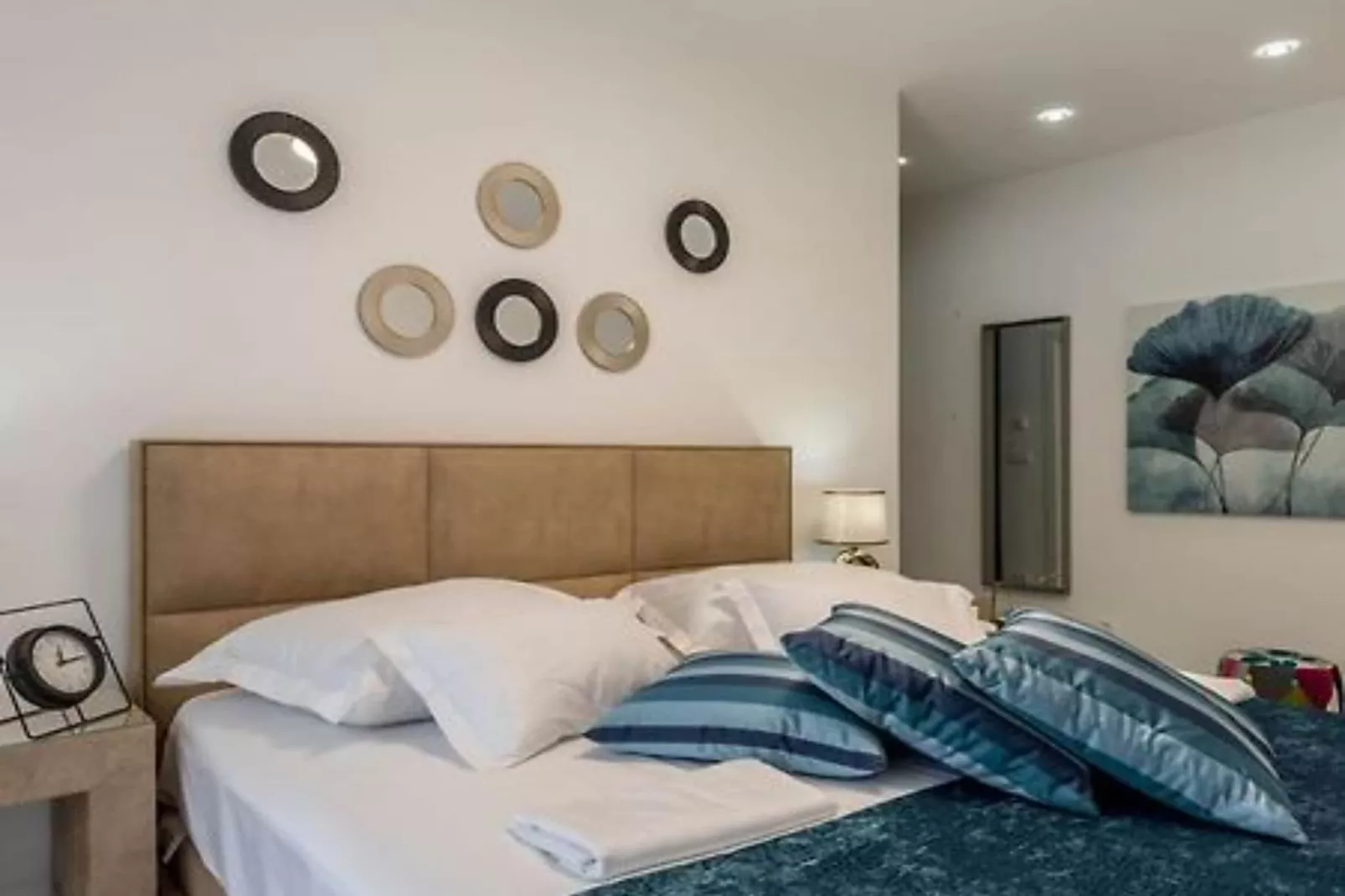 Modern & Stylish Villa with Private Pool - Four Bedroom Villa with Pool-Schlafzimmer