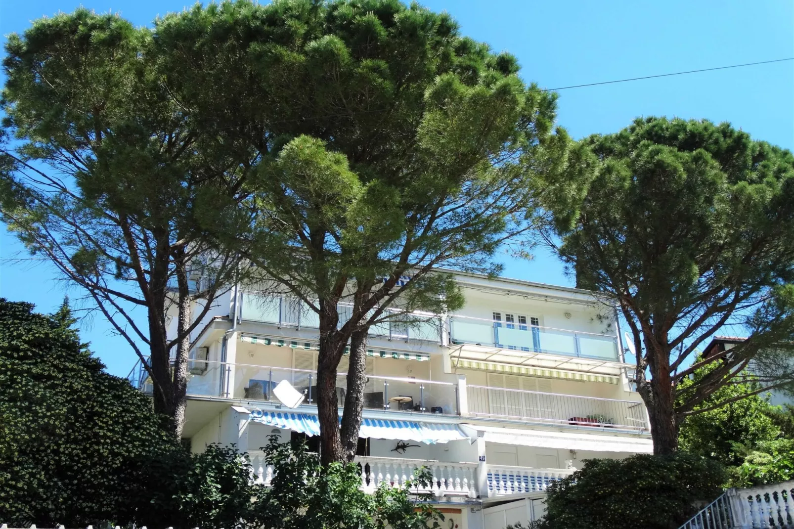 Selce Shorefront Apartment with Balcony and Sea View - Two Bedroom Apartment with Balcony and Sea View-Im Freien