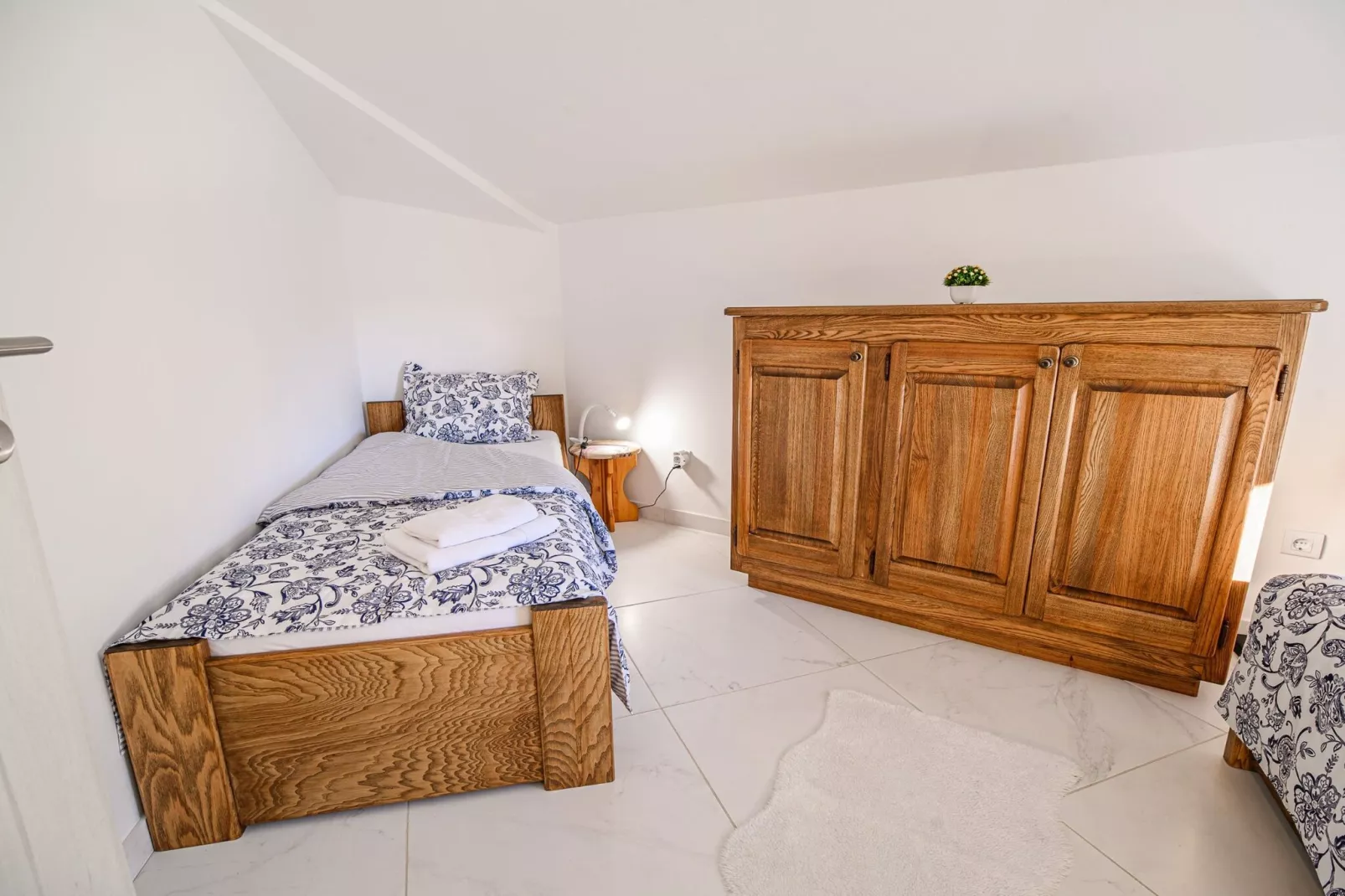 Sleek and Stylish Umag Apartments with Sea View - Two Bedroom Apartment with Terrace (owner 2)-Chambre