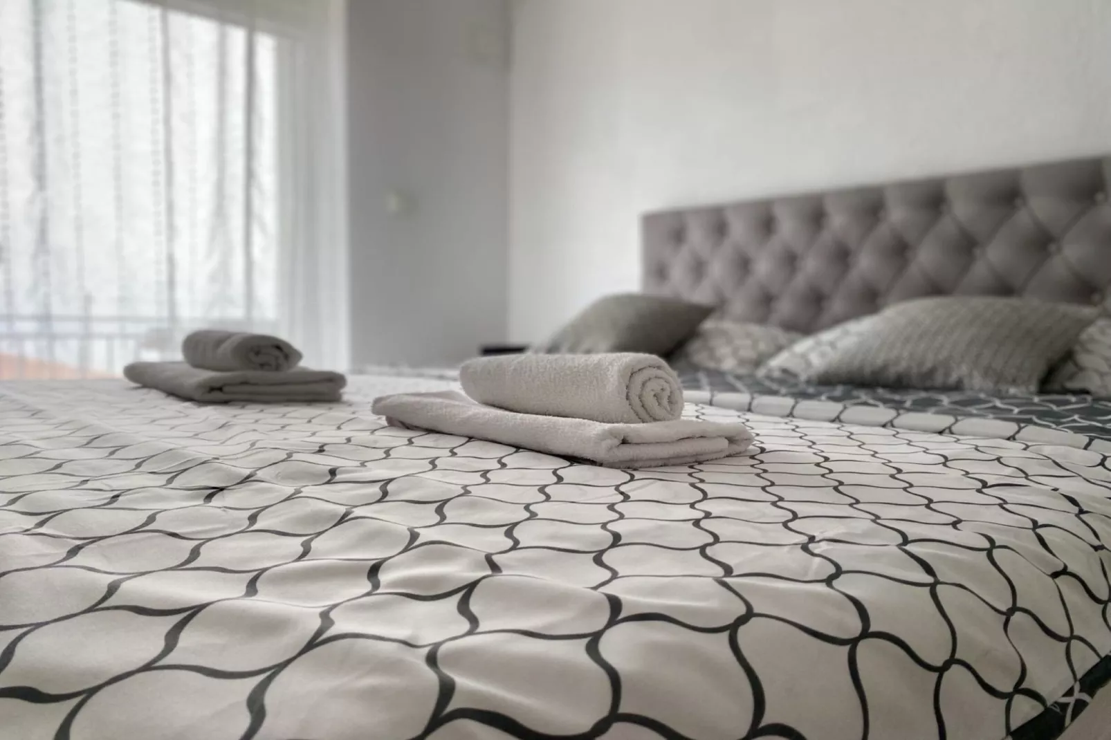 Luxury Lovran Apartments with Swimming Pool - Standard One Bedroom Apartment-Schlafzimmer