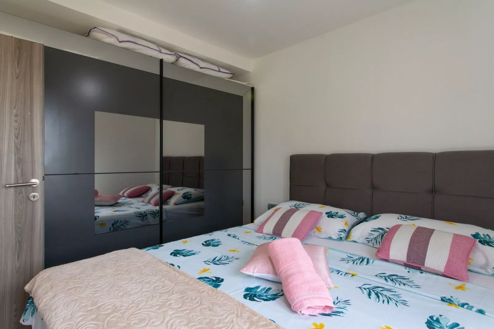 Trendy and Chic Apartment with Terrace and Private Garden - One Bedroom Apartment-Bedroom