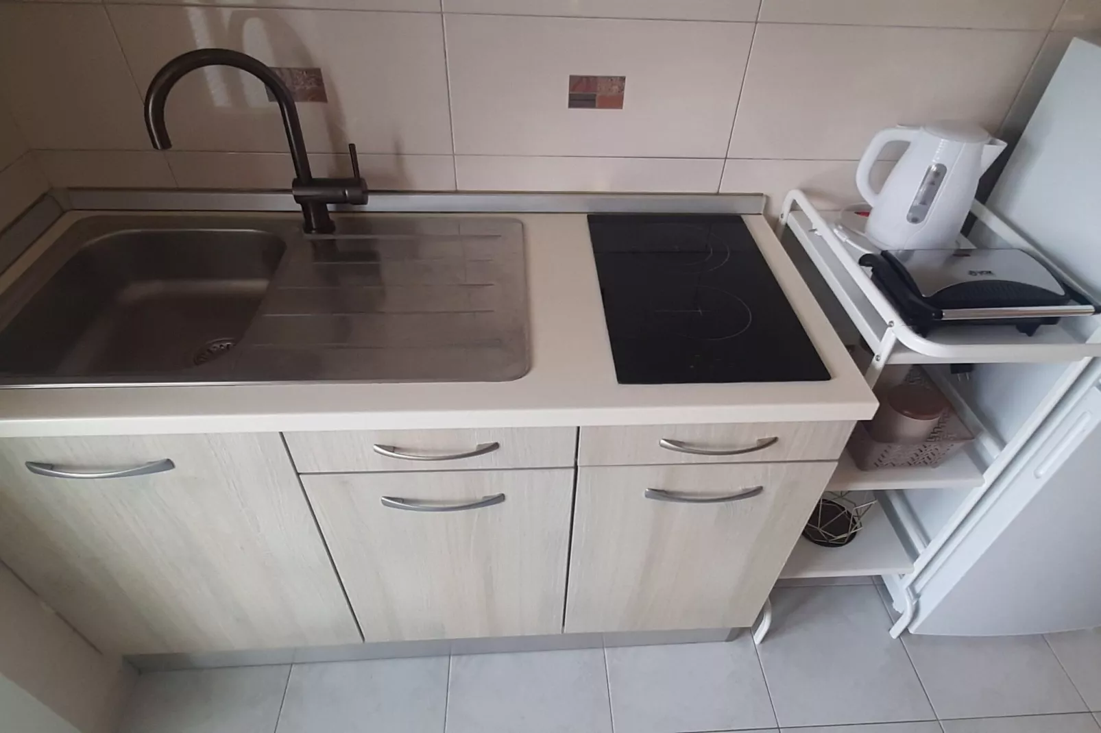 Modern and Bright Fazana Apartment with Balcony and Sea View - One Bedroom Apartment with Balcony and Sea View-Cuisine