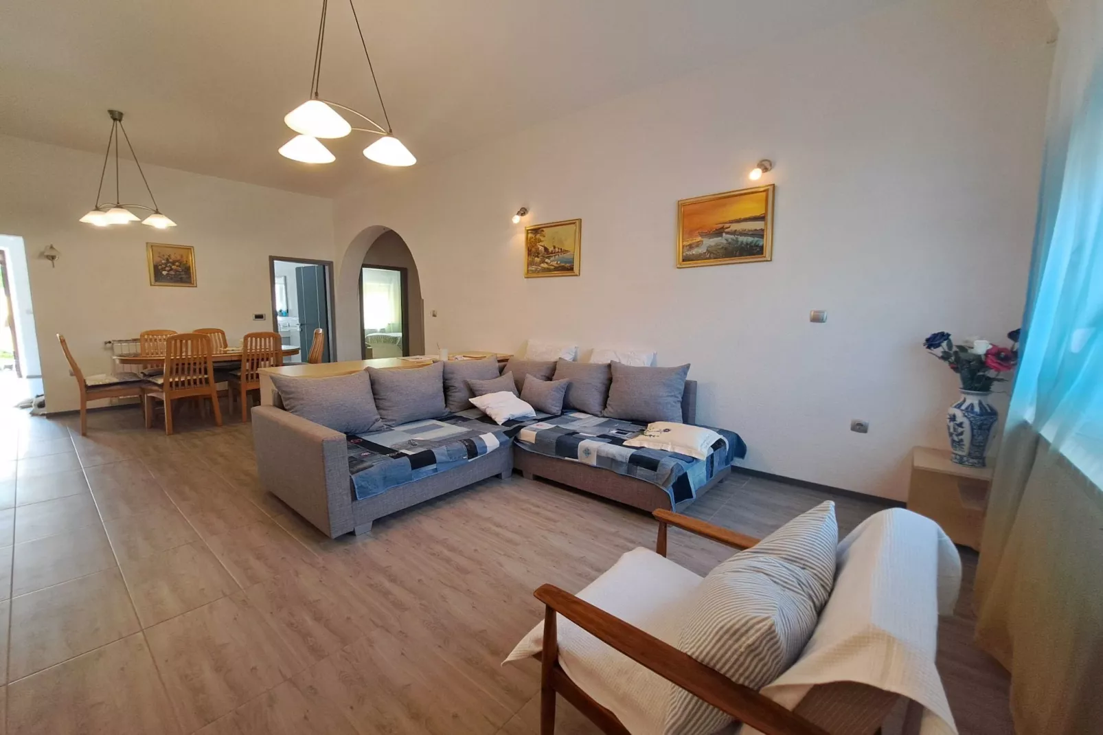 Spacious Urban Retreat Apartment with Terrace - Two Bedroom Apartment with Terrace-Salon