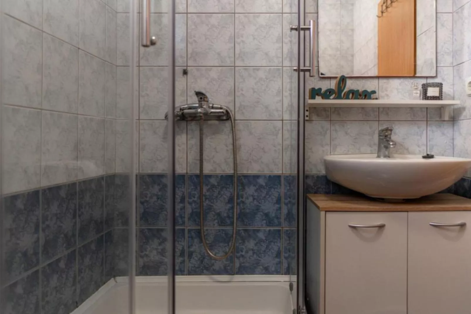 Two Bedroom Apartment 4 ( Kat)-Bathroom