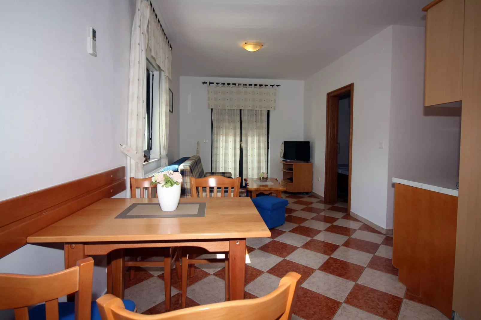 Zadar Coastal Haven - One Bedroom Apartment With Sea View-Salle à manger
