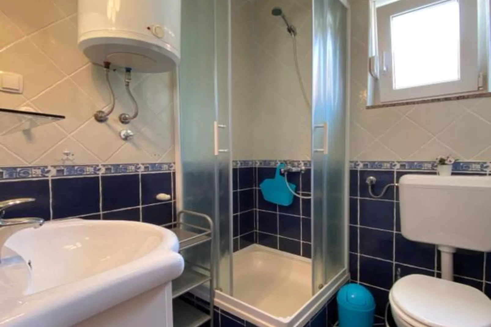 Apartments Lara Rab - One Bedroom Apartment with  Balcony-Badezimmer