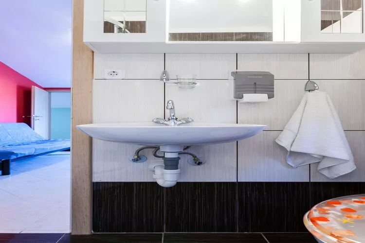Cozy Apartments in Zadar with Sea and Mountain Views - Studio Apartment (owner 2)-Bathroom