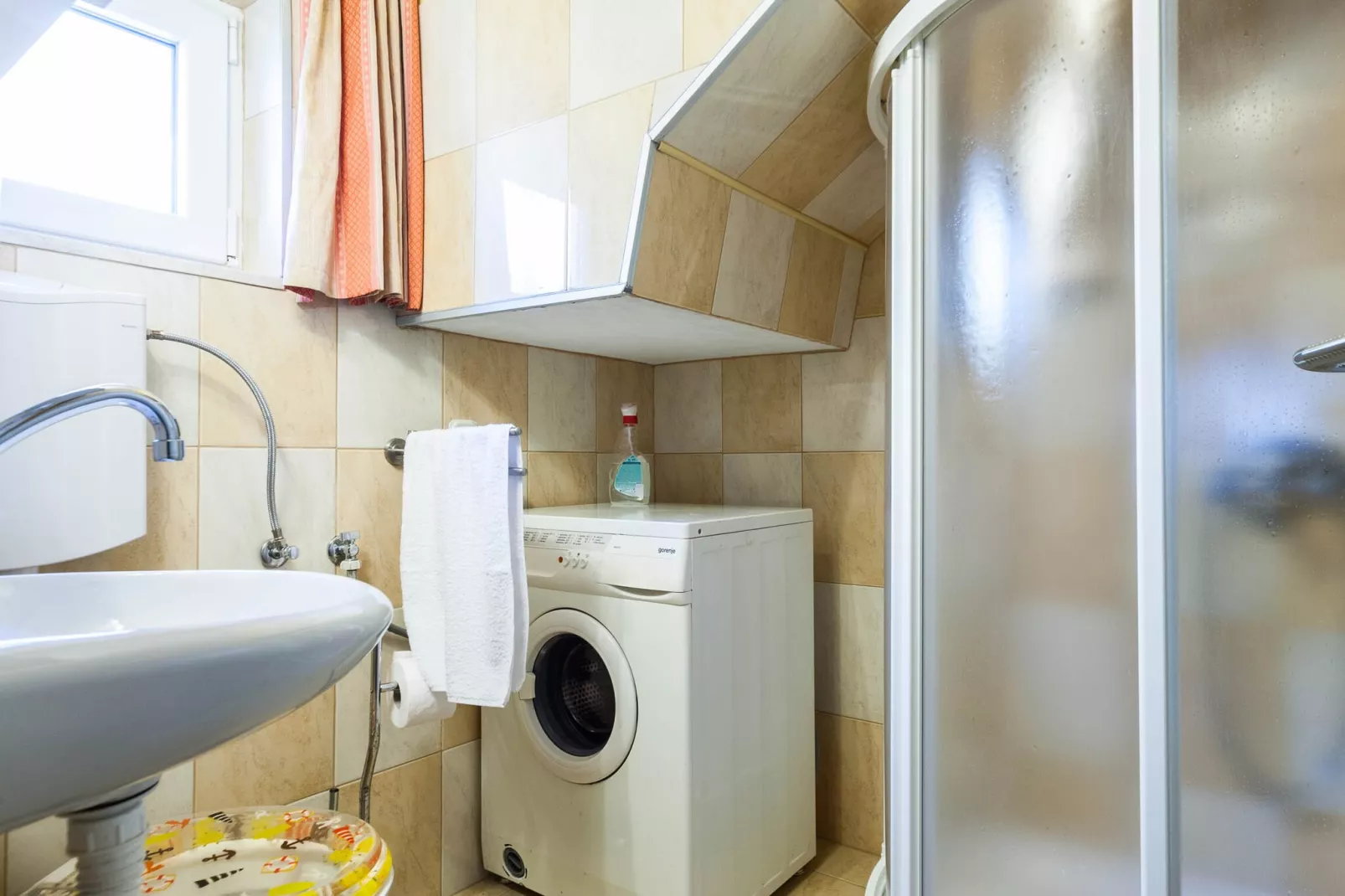 Cozy Apartments in Zadar with Sea and Mountain Views - One Bedroom Apartment with Balcony (owner 1)-Bathroom