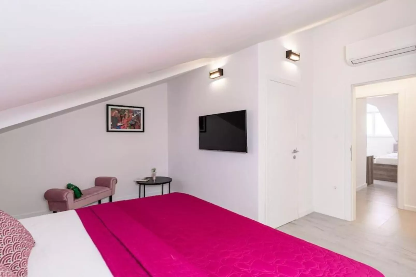 Friends & Family Home - Four Bedrooms Apartment-Bedroom