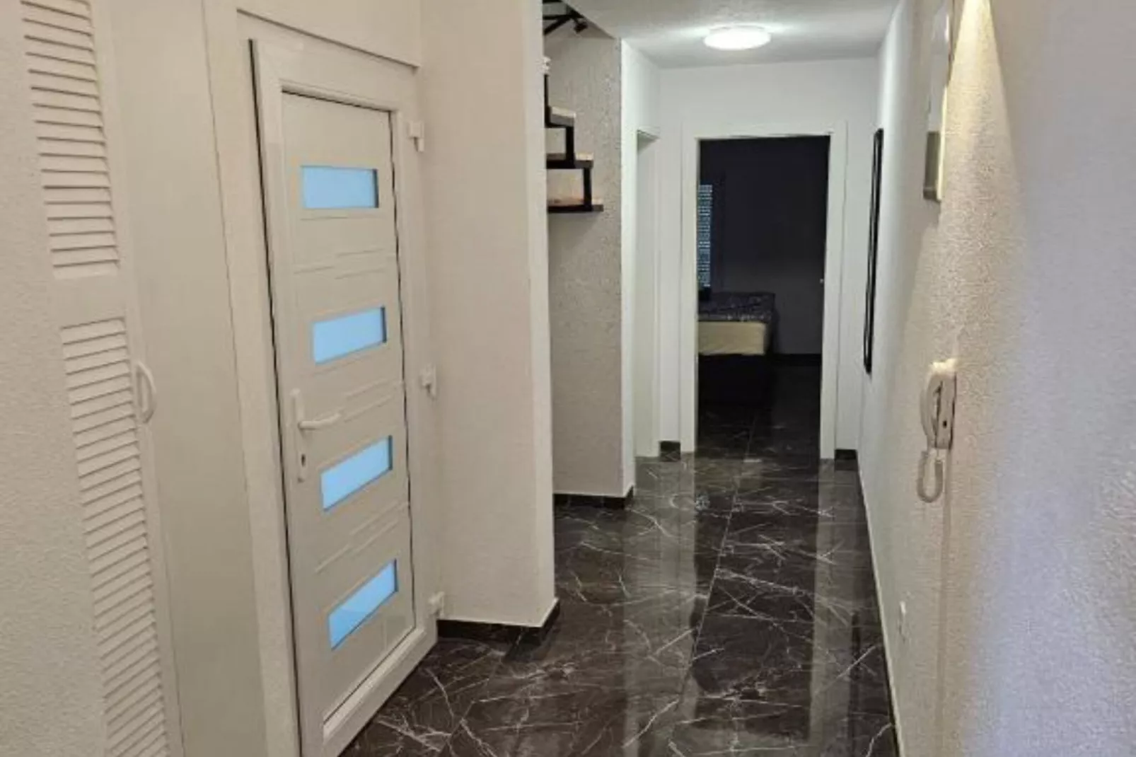 Spacious Villa With Outdoor Swimming Pool in Trogir - Three Bedroom Apartment-Chambre