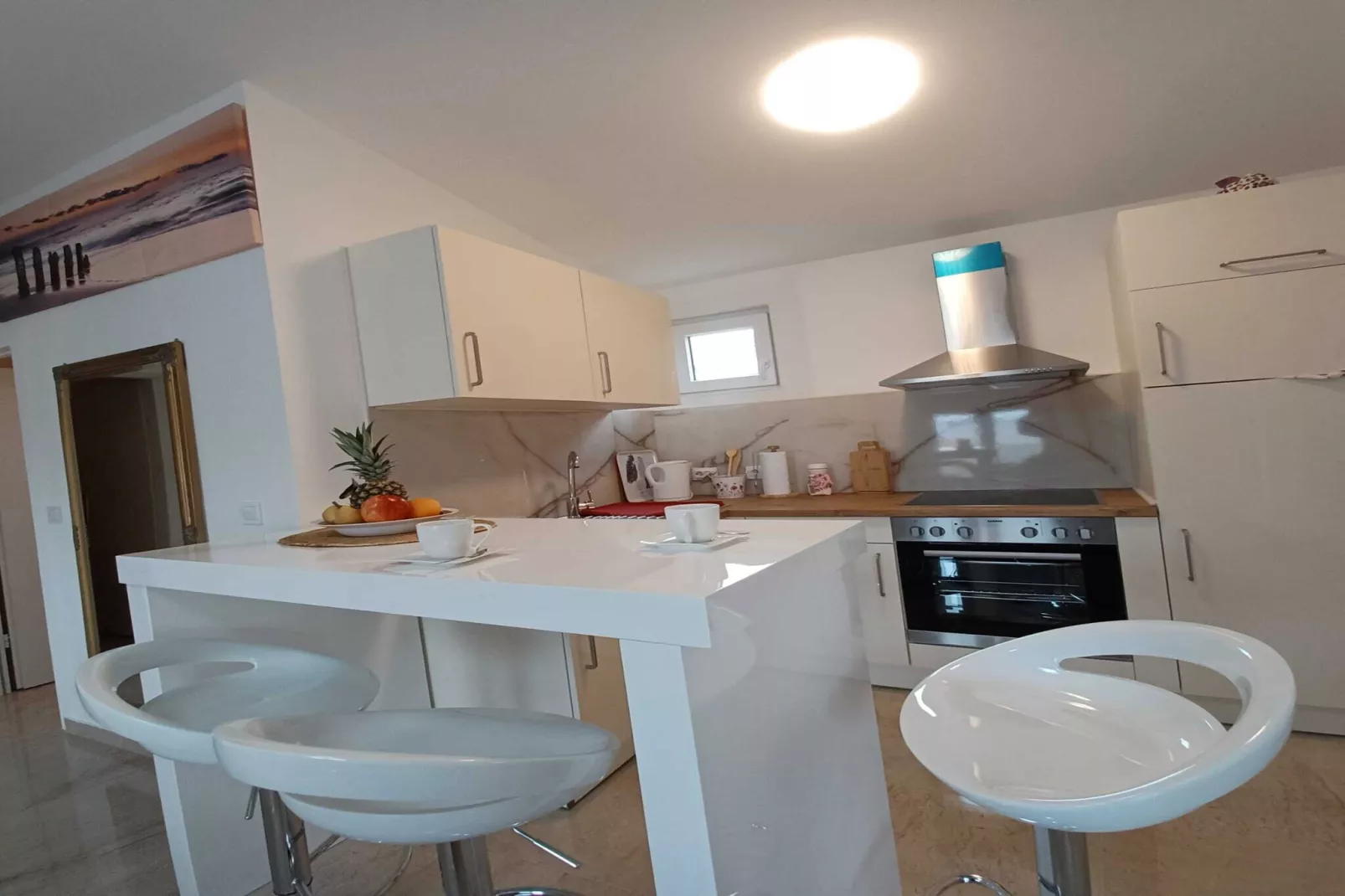 Beachfront Apartment with Balcony and Sea View-Cuisine