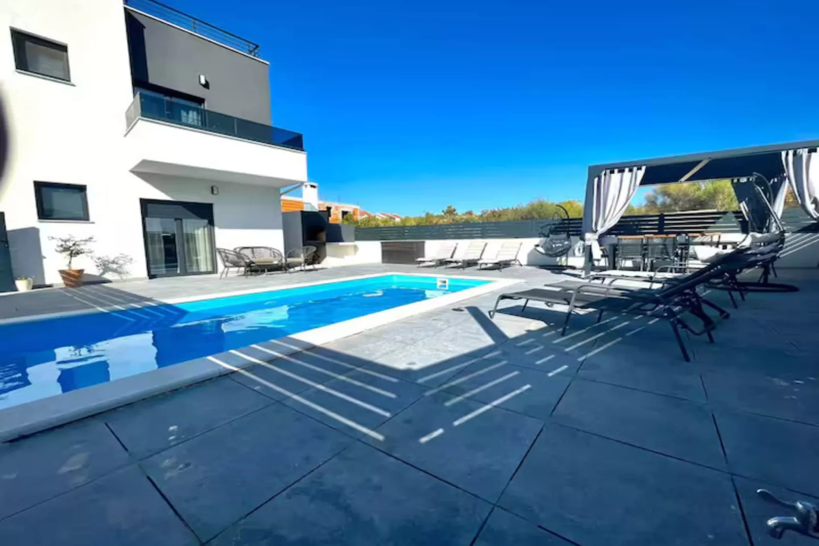 Villa  With Pool-Piscine