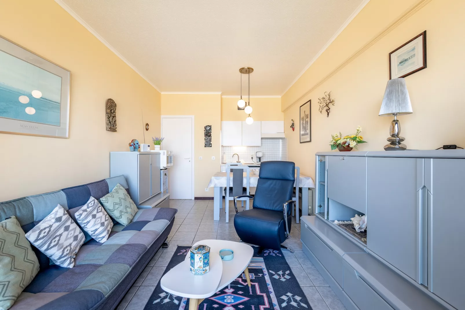 MALIBU BEACH III 7C-Living room