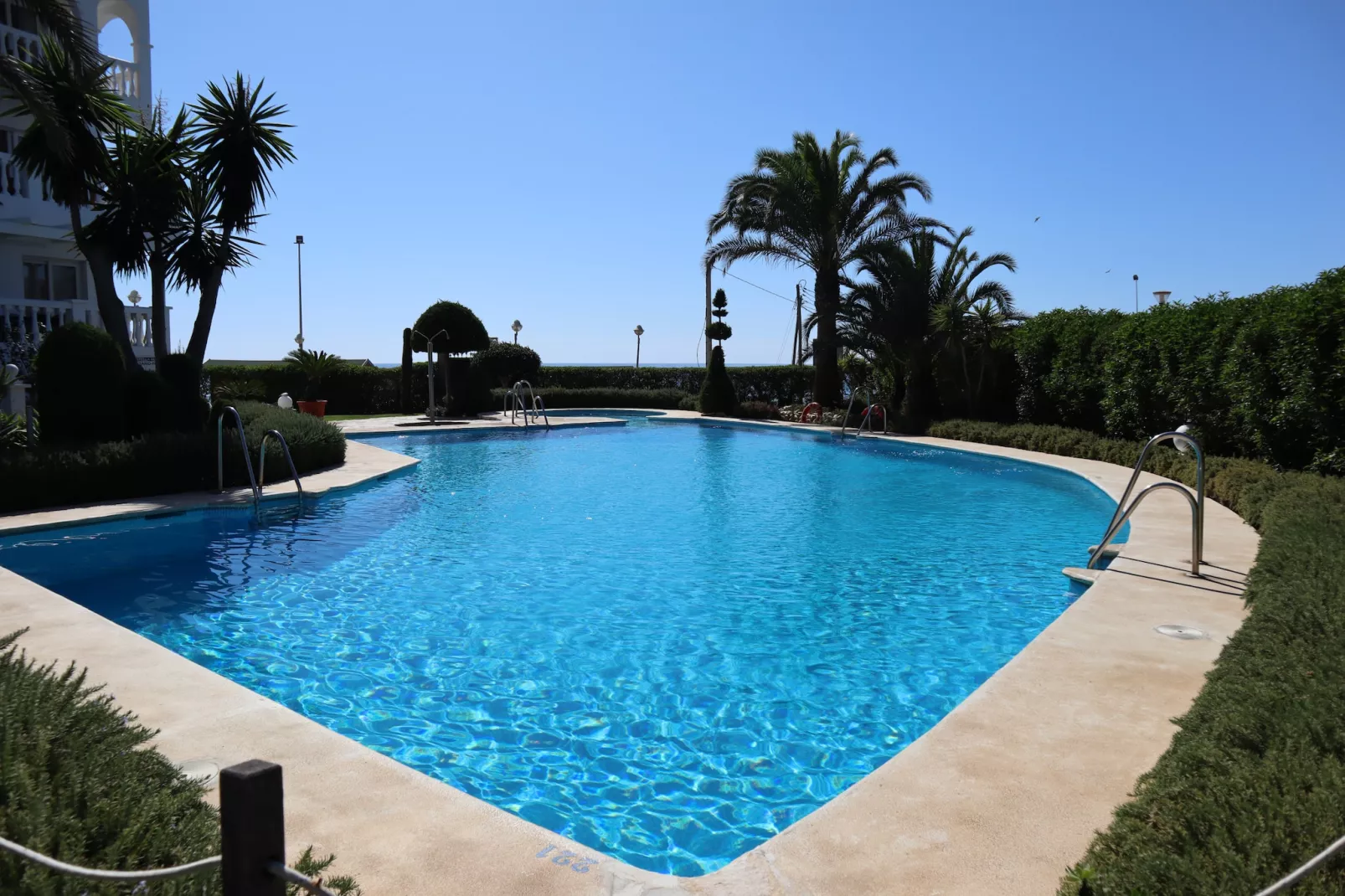 Stella Maris Beachfront 1A by Casasol-Piscine