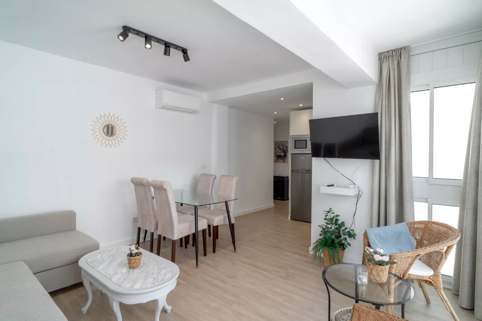 Gaviota 3º3 Central Living by Casasol-Dining room