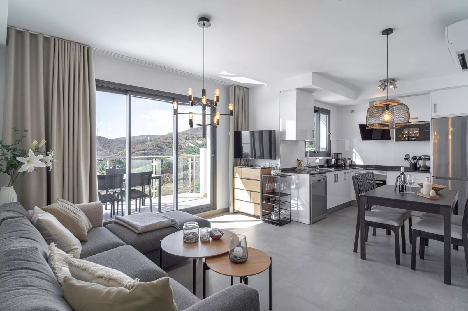 Penthouse Balcon del Mar Deluxe 1 by Casasol-Living room