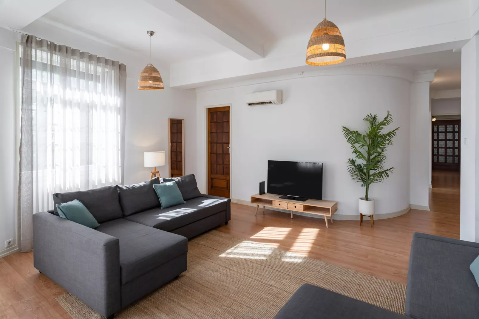 Feel Porto Downtown Luxury Retreat-Living room
