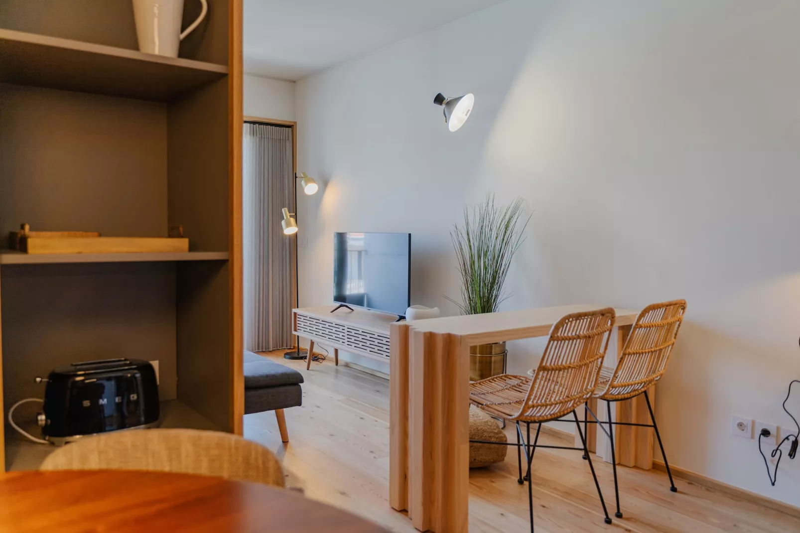 Feel Corporate Housing Campanhã 06-Living room