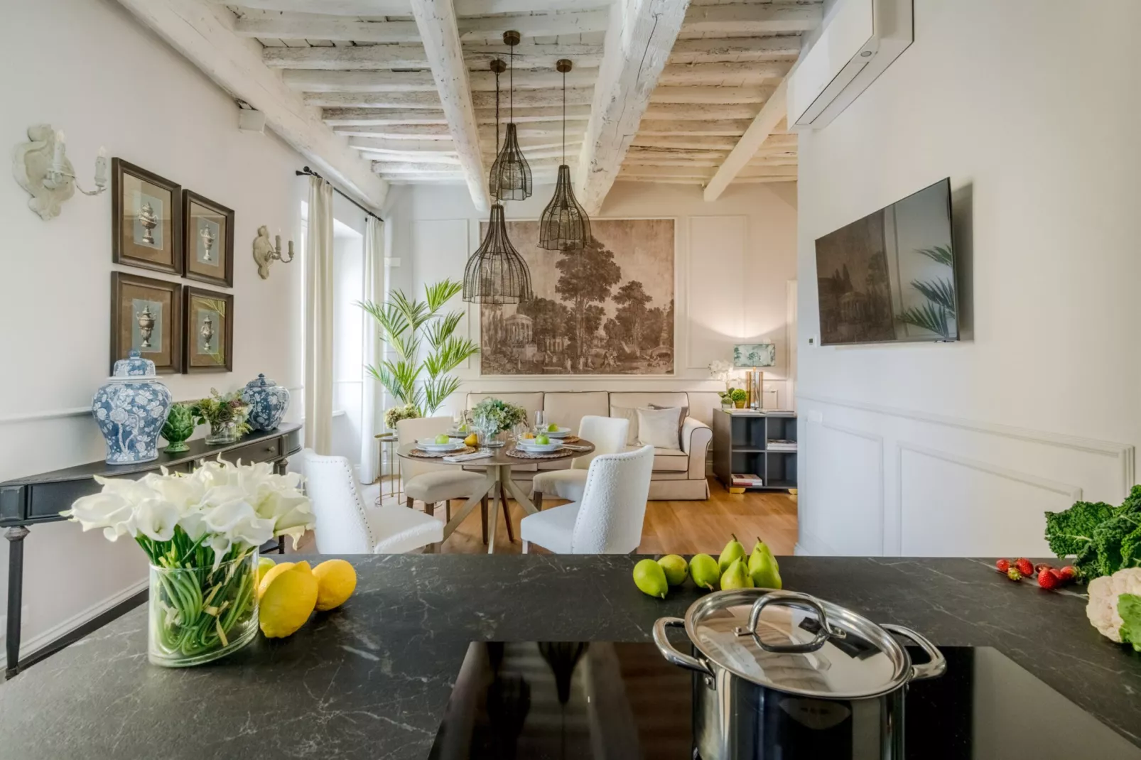 Casa Angelica-Dining room