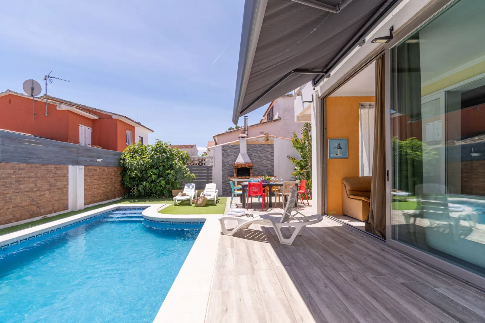 0125-MONTGRI 18-Swimming pool