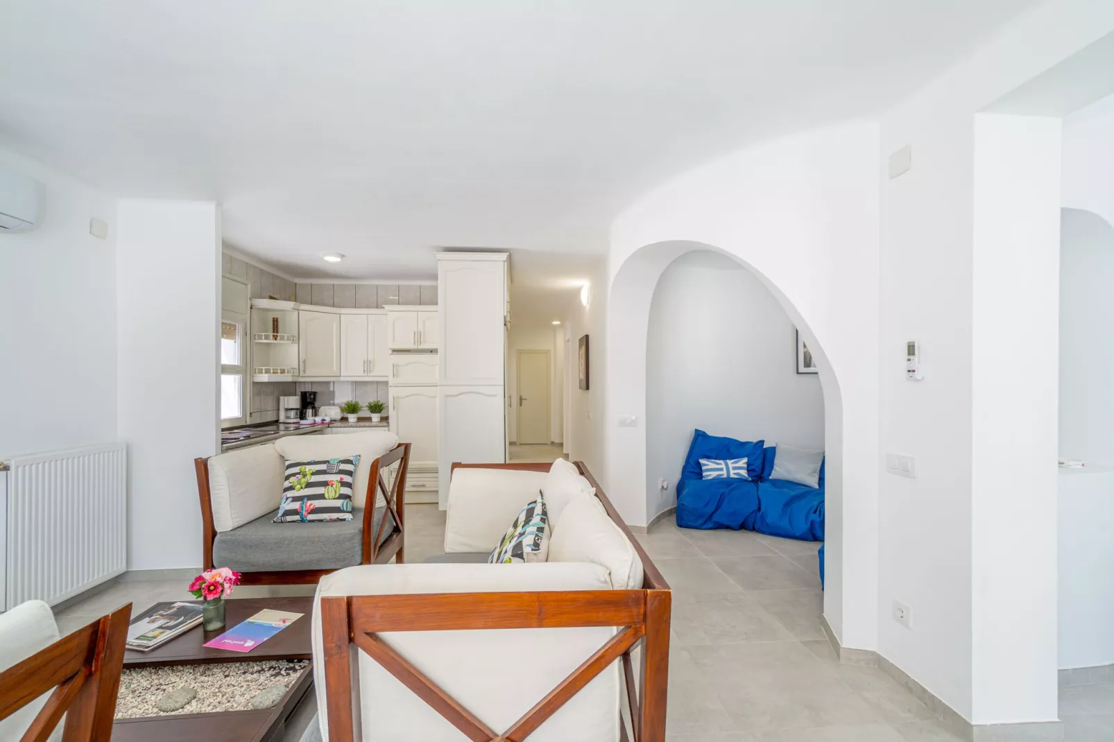 0100-LLOBREGAT 25 B-Wohnzimmer