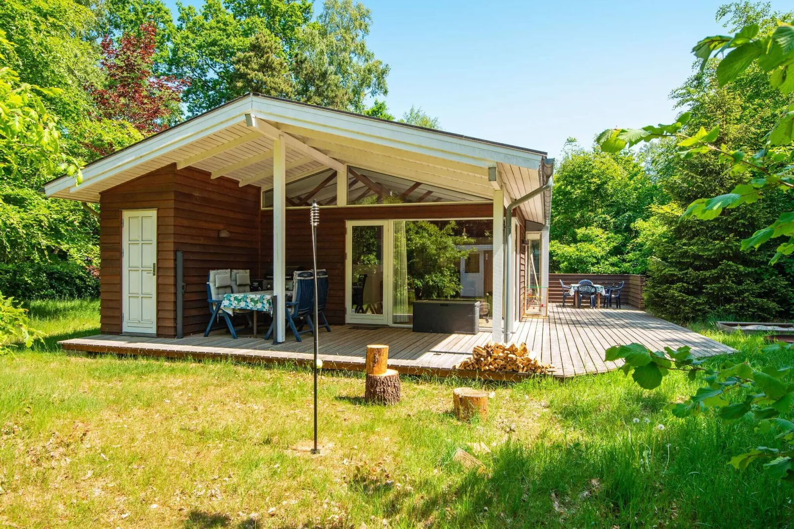 4 person holiday home in Glesborg-By Traum